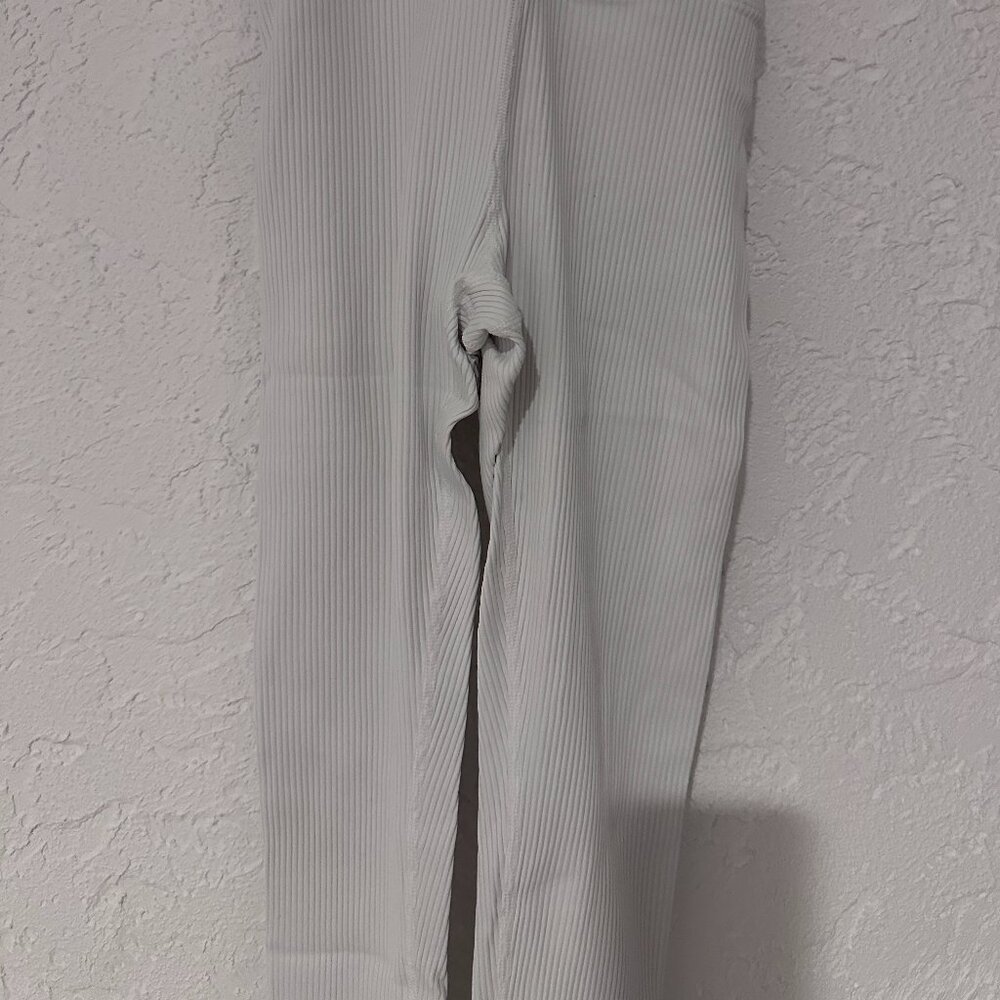 Pair 1 - Carbon38 Ivory Workout Leggings – Size XS – Sleek & Sculpting - White - Picture 6 of 8